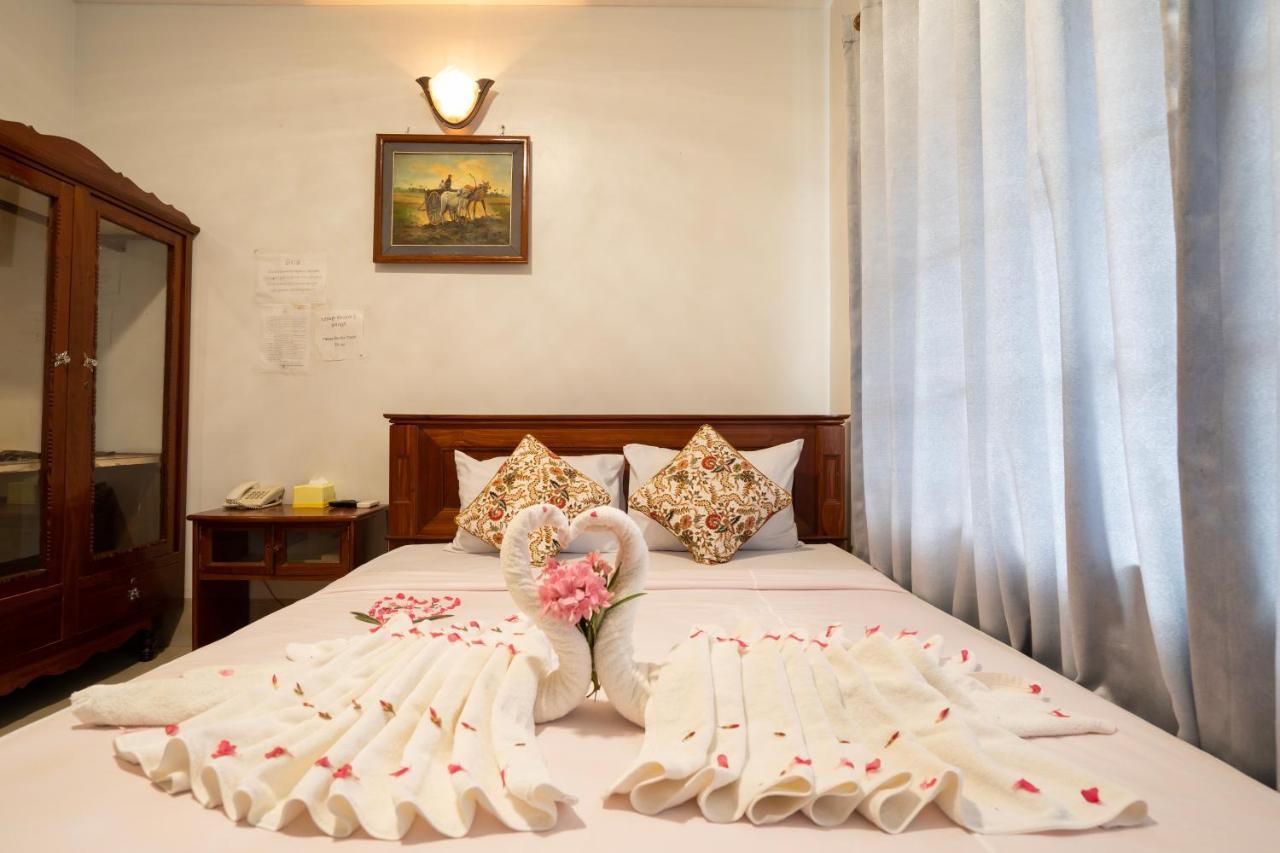 Siem Reap Riverside Hotel Exterior photo