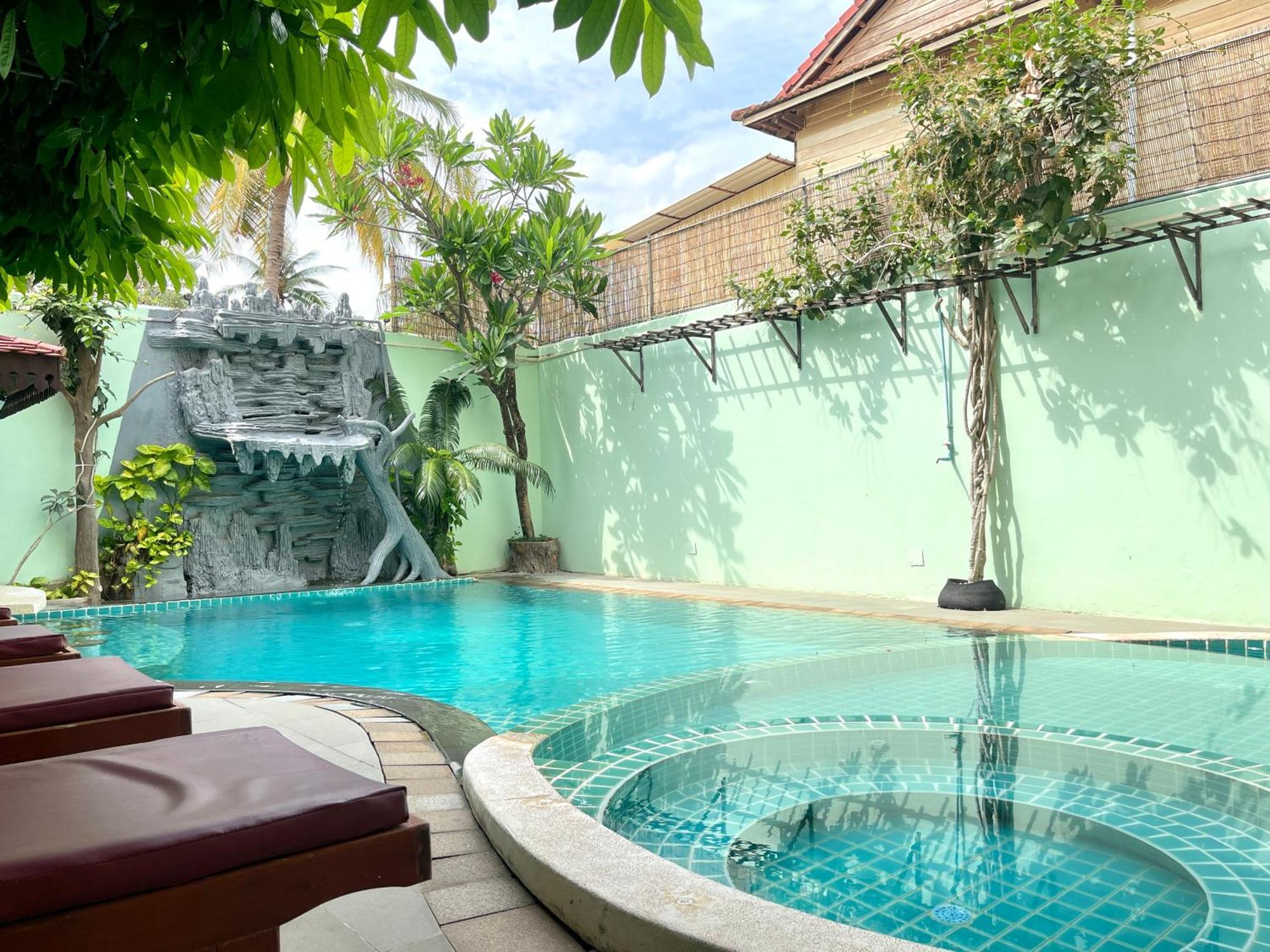 Siem Reap Riverside Hotel Exterior photo