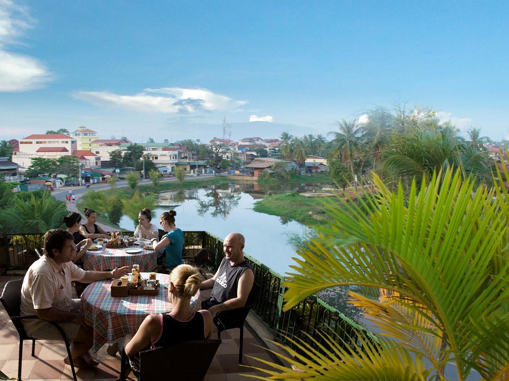 Siem Reap Riverside Hotel Exterior photo