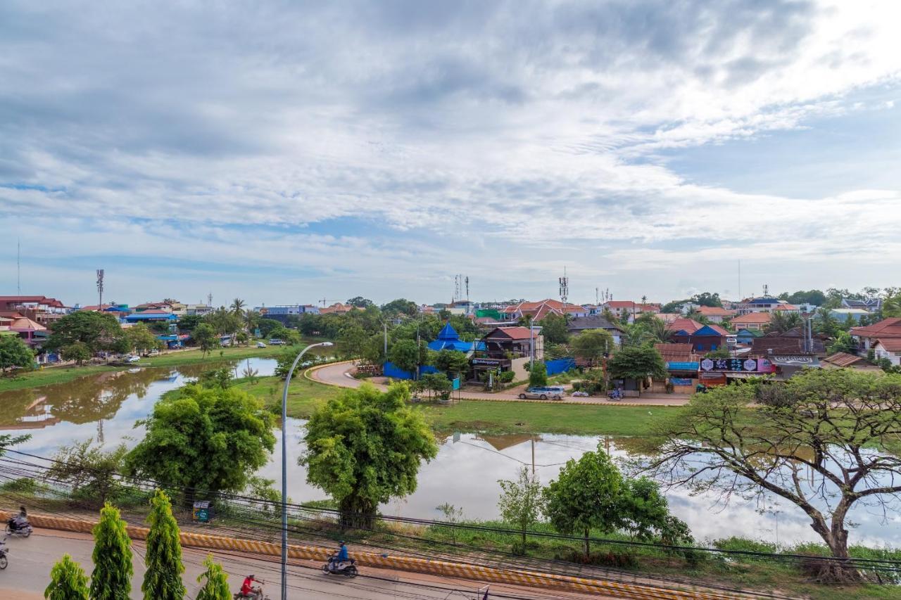 Siem Reap Riverside Hotel Exterior photo